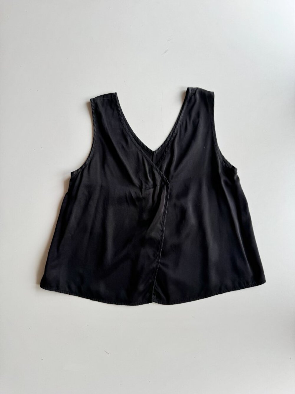 LUNYA Black Washable 100% Silk Crepe V-Neck Open Back A-Line Tank, Size XS - Picture 7 of 12